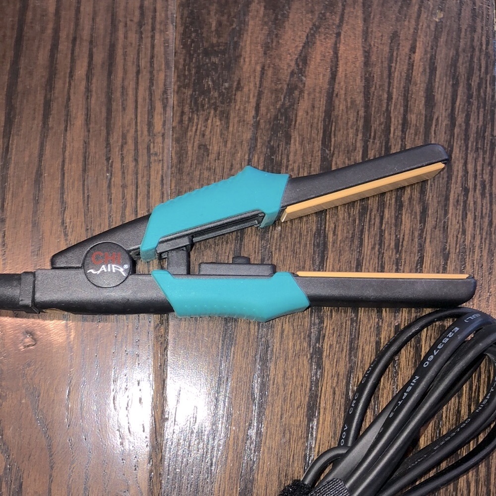 CHI AIR mini flat iron great for travel - Picture 2 of 4